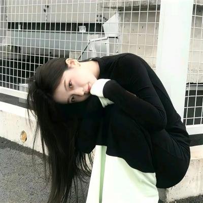 挥著翅膀的女孩